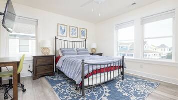 6 bedrooms, desk, iron/ironing board, free WiFi