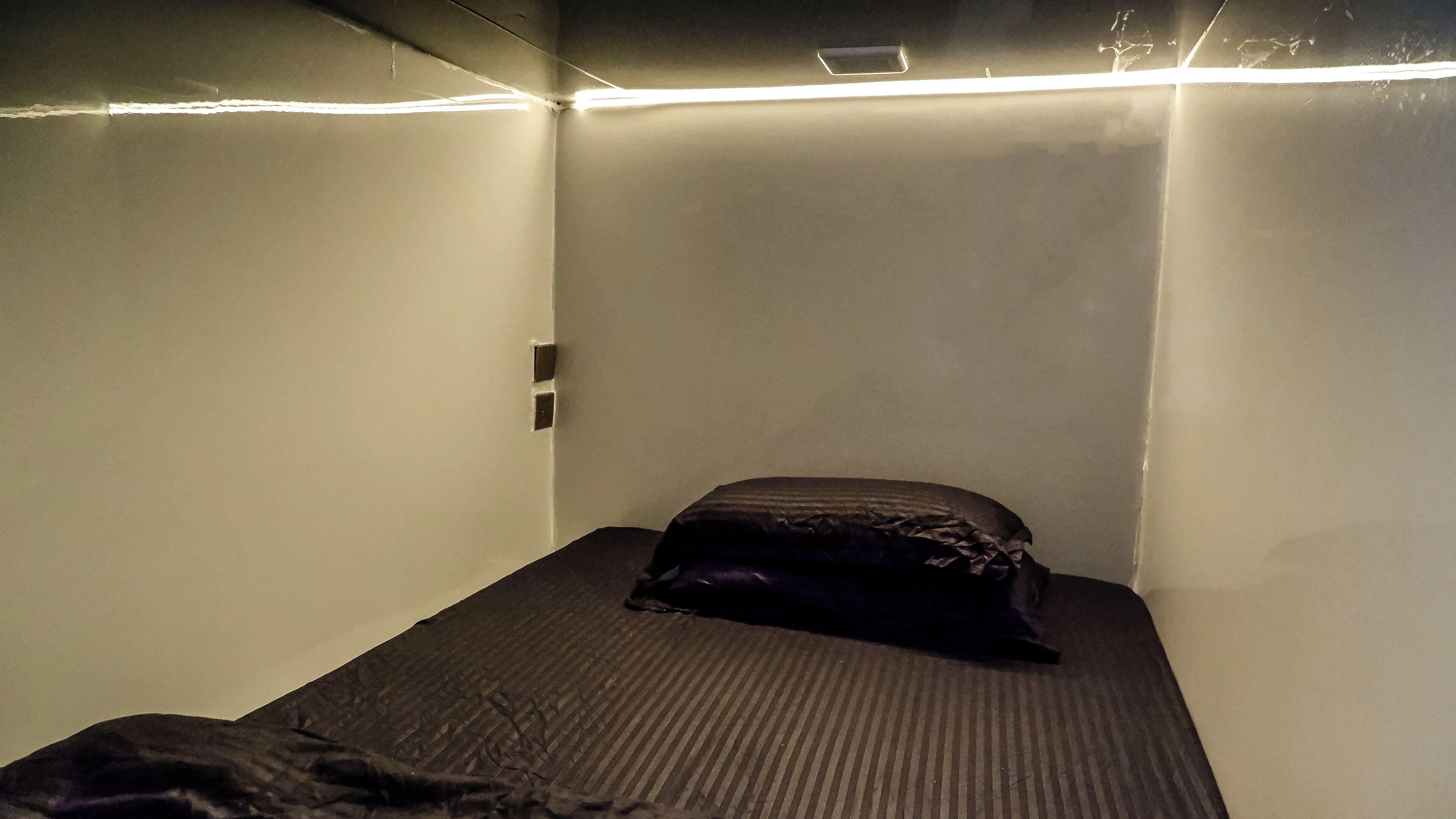 Luxury Capsule Room