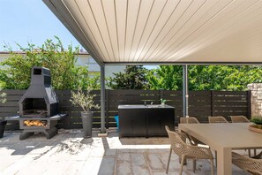 Outdoor dining - Villa Marevia by Aneo Travel (Baska)