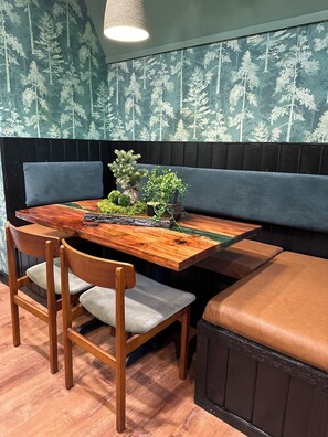 Dining - Evergreen Dreams (Polk County)