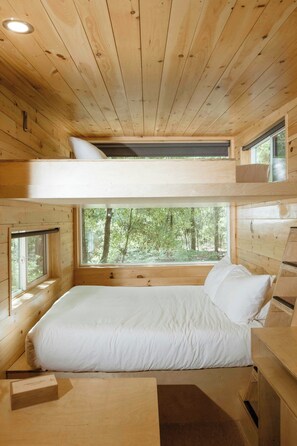 Cabin, 2 Queen Beds, Non Smoking | 1 bedroom, desk, laptop workspace, bed sheets