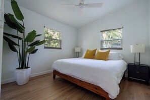 3 bedrooms, desk, iron/ironing board, free WiFi