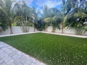 Property grounds - Newly Remodeled 3BR Home, 1 Block from Water in Beautiful Safety Harbor! (Safety Harbor)