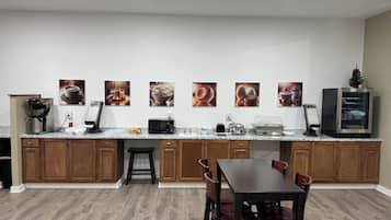 Tägliches inbegriffenes kontinentales Frühstück