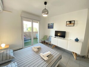 2 habitaciones, tabla de planchar con plancha, wifi y ropa de cama 