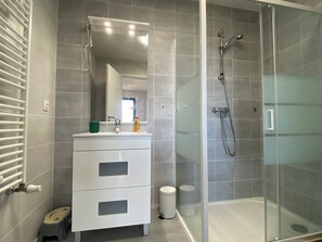 Shower, towels - 06CI: Beautiful T2 apartment with terrace - Valberg (Péone)