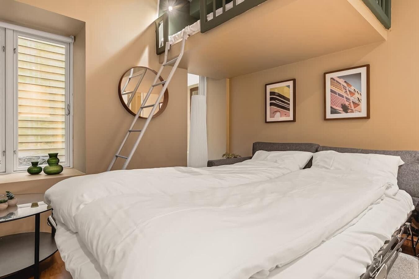 1 bedroom, travel cot, WiFi, bed sheets