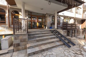 Exterior detail - Cedar Lodge III - One BDRM Flat B18 Across from the Gondola Station! (Bansko)