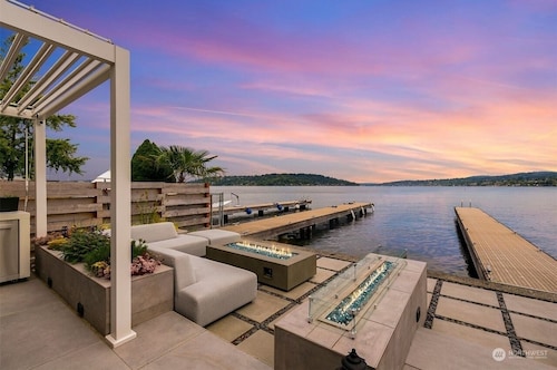 Luxe Waterfront Estate • Annex • Hot Tub • Private dock
