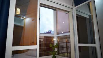 2 bedrooms, iron/ironing board, travel cot, free WiFi