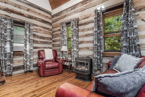 Spend nights curled up by the fire in the cosy living area. Suitable for all seasons