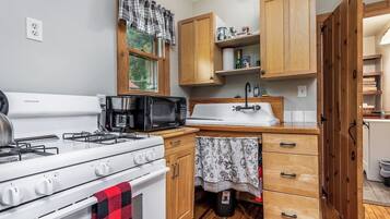 KylskÄp, mikrovÄgsugn, ugn och spishÀll