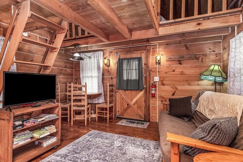 Crooked Creek - Rustic Cabin