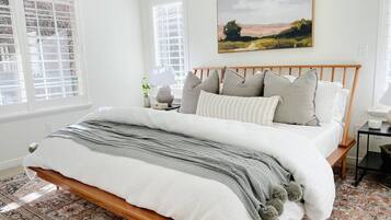 2 habitaciones, escritorio, tabla de planchar con plancha y wifi gratis