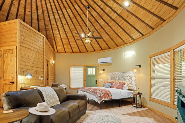 1 bedroom, desk, free WiFi, bed sheets