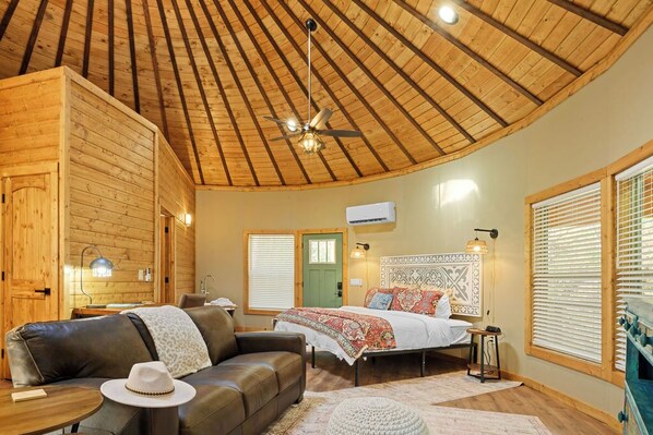 1 bedroom, desk, free WiFi, bed sheets