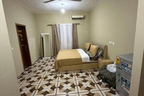 1 chambre, fer et planche à repasser, Wi-Fi, draps fournis