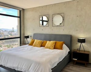 2 bedrooms, desk, iron/ironing board, WiFi