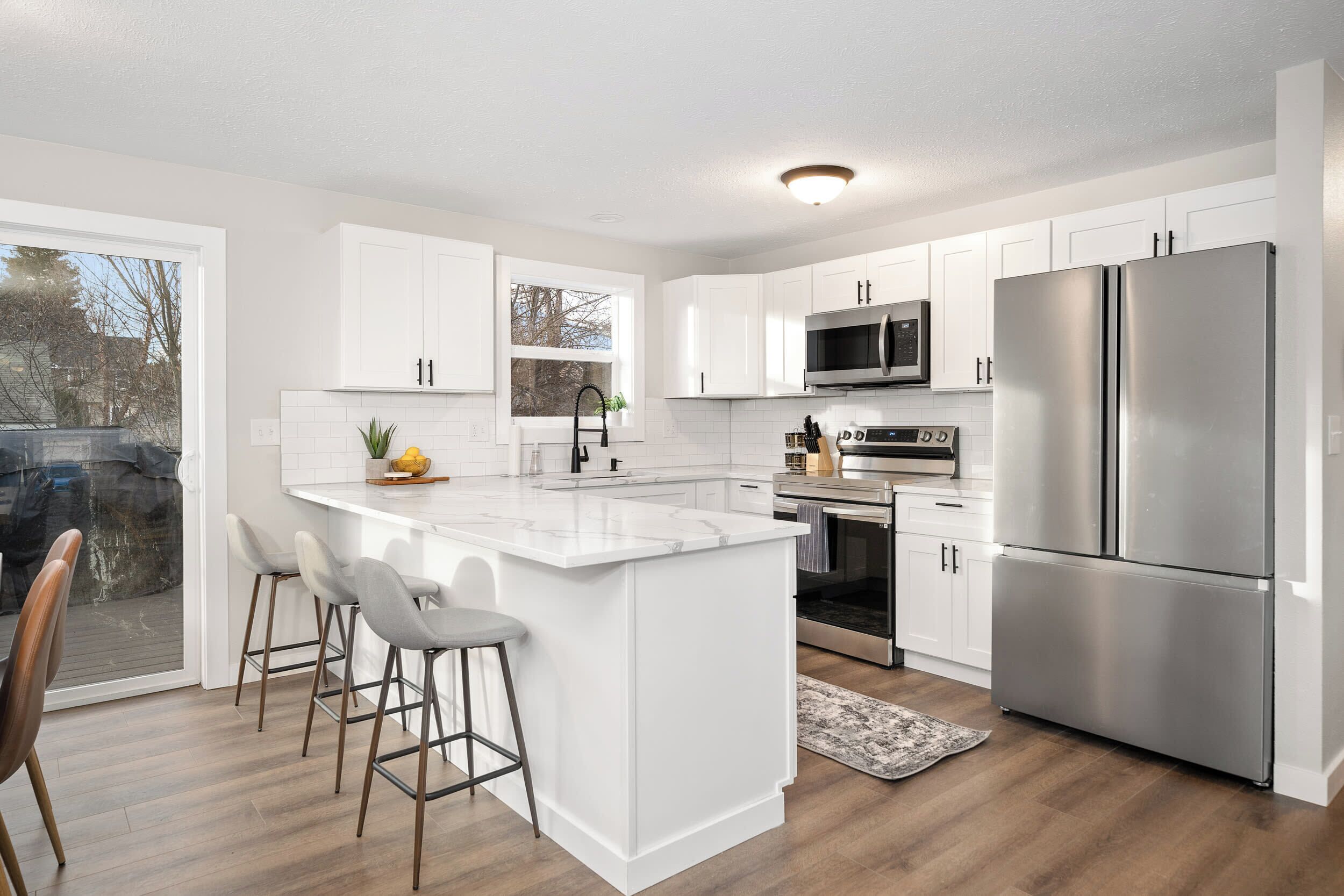 ثلاجة، ميكروويف، فرن، موقد طهي مسطح