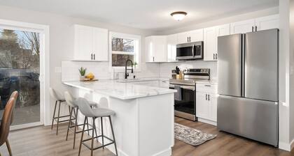 Spacious Family Villa only 13 mi from Silverwood!