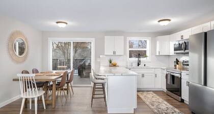 Spacious Family Villa only 13 mi from Silverwood!