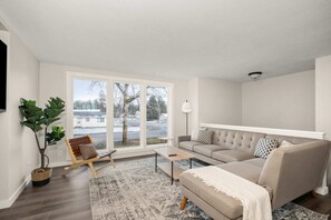 テレビ、書斎 / ワークスペース