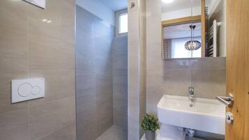 Apartment | Bathroom | Shower