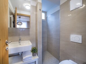 Lägenhet | Badrum | Dusch