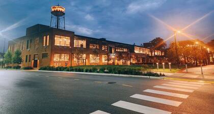 Updated Home with Fenced Backyard, sleeps 10