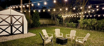 Updated Home with Fenced Backyard, sleeps 10