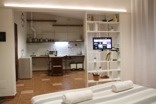 Cozy studio with a private sky-lit courtyard, near transport and local amenities