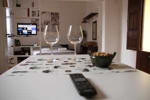 1 Schlafzimmer, Schreibtisch, Bügeleisen/Bügelbrett, Reisekinderbett