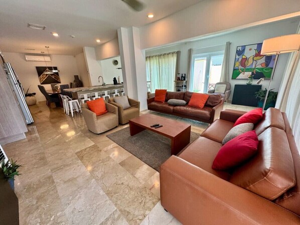 Smart TV, fireplace, stereo