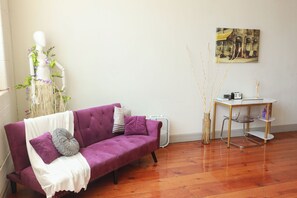 TV - Industrial Loft In Detroit's Corktown with AC + Free Parking (Detroit)