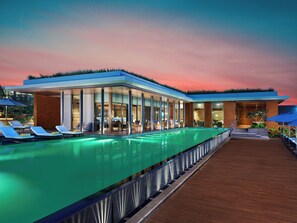 Outdoor pool, open 7:00 AM to 7:00 PM, pool umbrellas, pool loungers