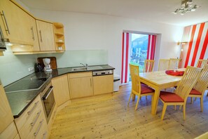 Private kitchen - Spacious Alpine Chalet in Wald im Pinzgau (Wald im Pinzgau)