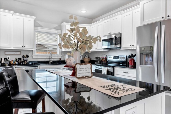 Microwave, oven, dishwasher, coffee/tea maker