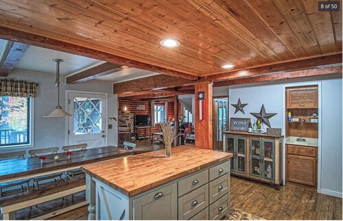 4-bedroom cabin in fabulous Trinity Center with AC