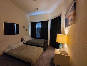 4 bedrooms, desk, iron/ironing board, free WiFi