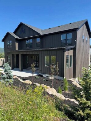 Exterior - NEW Luxury Home super comfy By Snowbasin & Pow Mow (Huntsville)