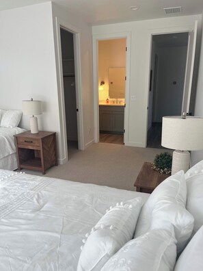 7 Schlafzimmer, Reisekinderbett, WLAN, Bettwäsche