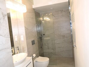 Apartment | Bathroom