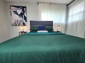 3 bedrooms, WiFi - Private Poolside Oasis (Houston)