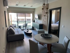 Télévision à écran plat