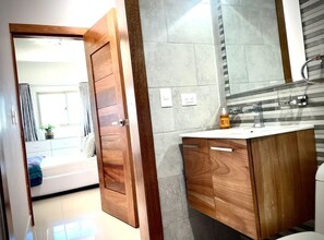 Bathroom - i 19 (Santo Domingo)