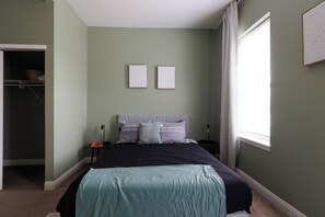 4 室のベッドルーム、アイロン / アイロン台、WiFi、ベッドシーツ