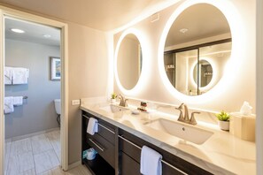 Deluxe Condo, Lanai, Ocean View | Bathroom