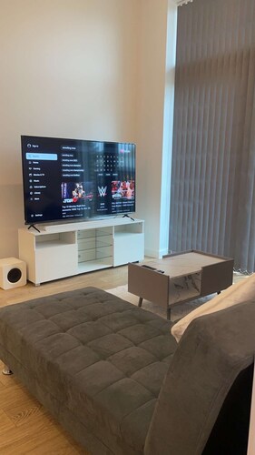 Spacious apartment with WiFi in Barking