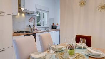 Apartment | Private kitchen | Electric kettle, cookware/dishes/utensils