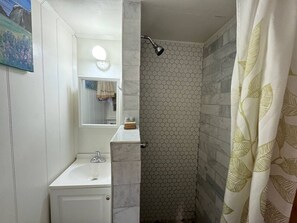 Soap, shampoo - Lakefront Green Cottage (Northwood)